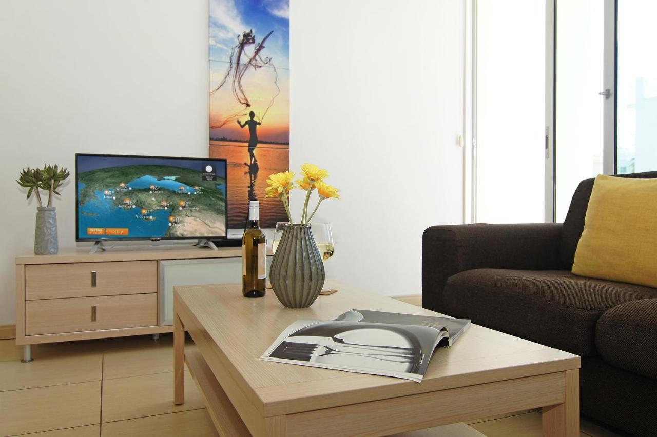 Calypso - Coralli Beachfront Apartment プロタラス エクステリア 写真