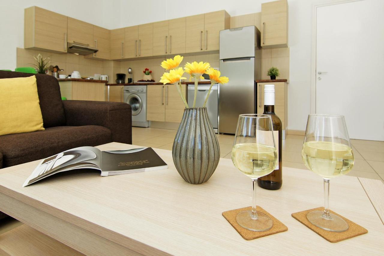 Calypso - Coralli Beachfront Apartment プロタラス エクステリア 写真