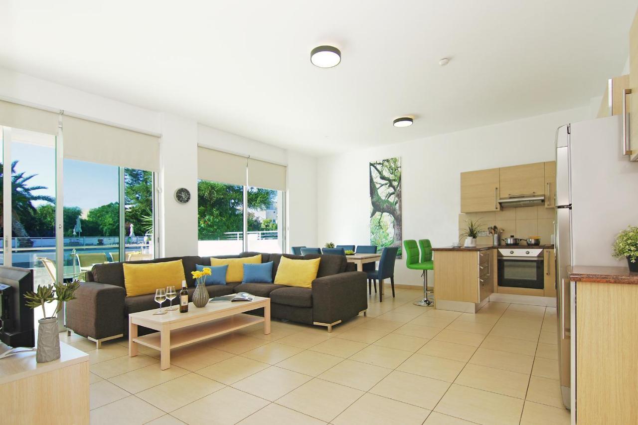 Calypso - Coralli Beachfront Apartment プロタラス エクステリア 写真