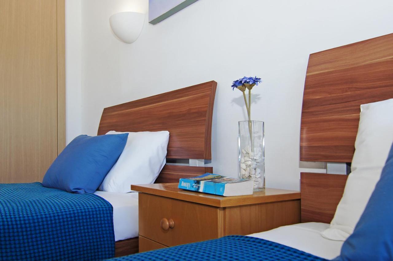 Calypso - Coralli Beachfront Apartment プロタラス エクステリア 写真