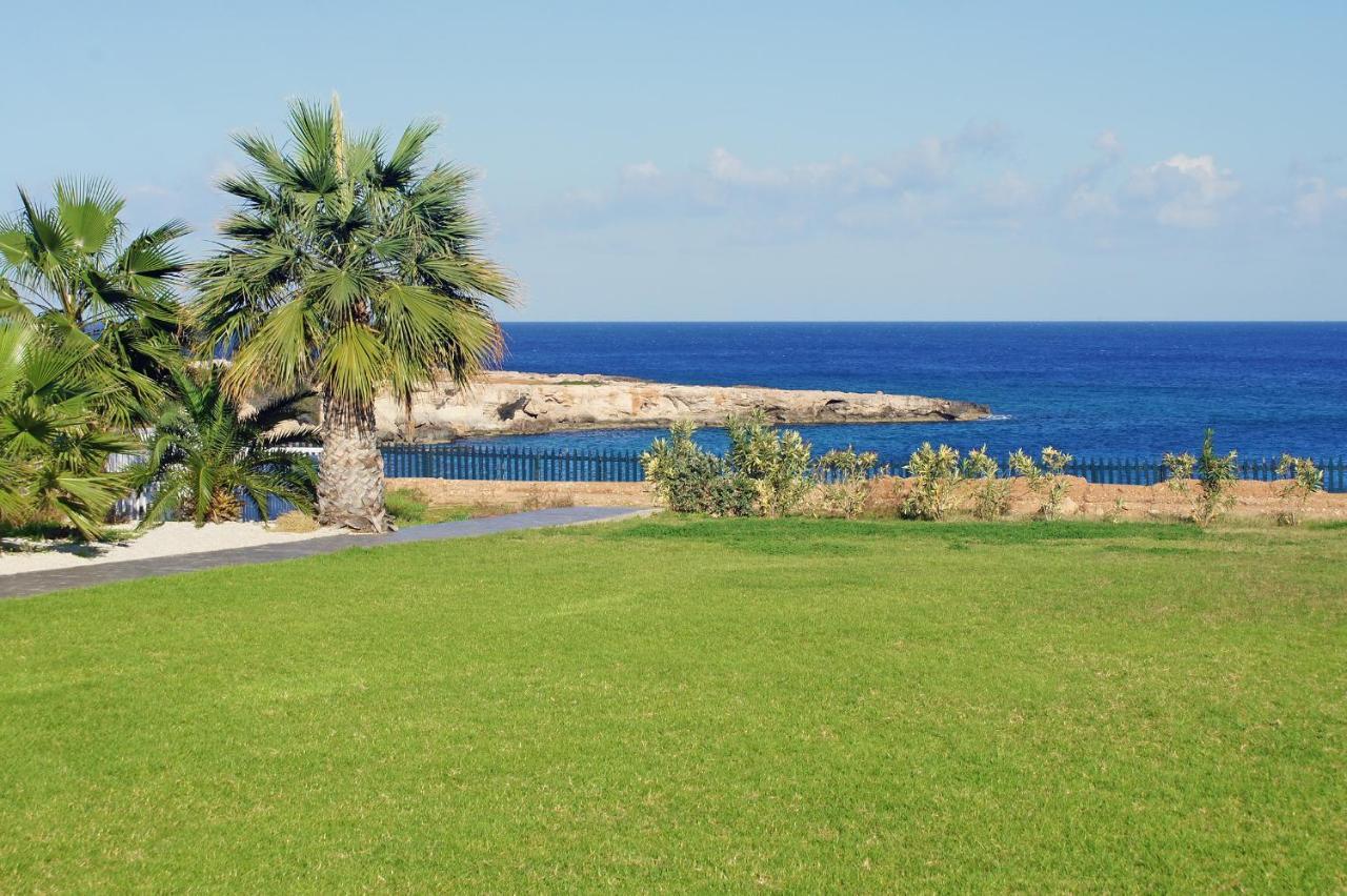 Calypso - Coralli Beachfront Apartment プロタラス エクステリア 写真