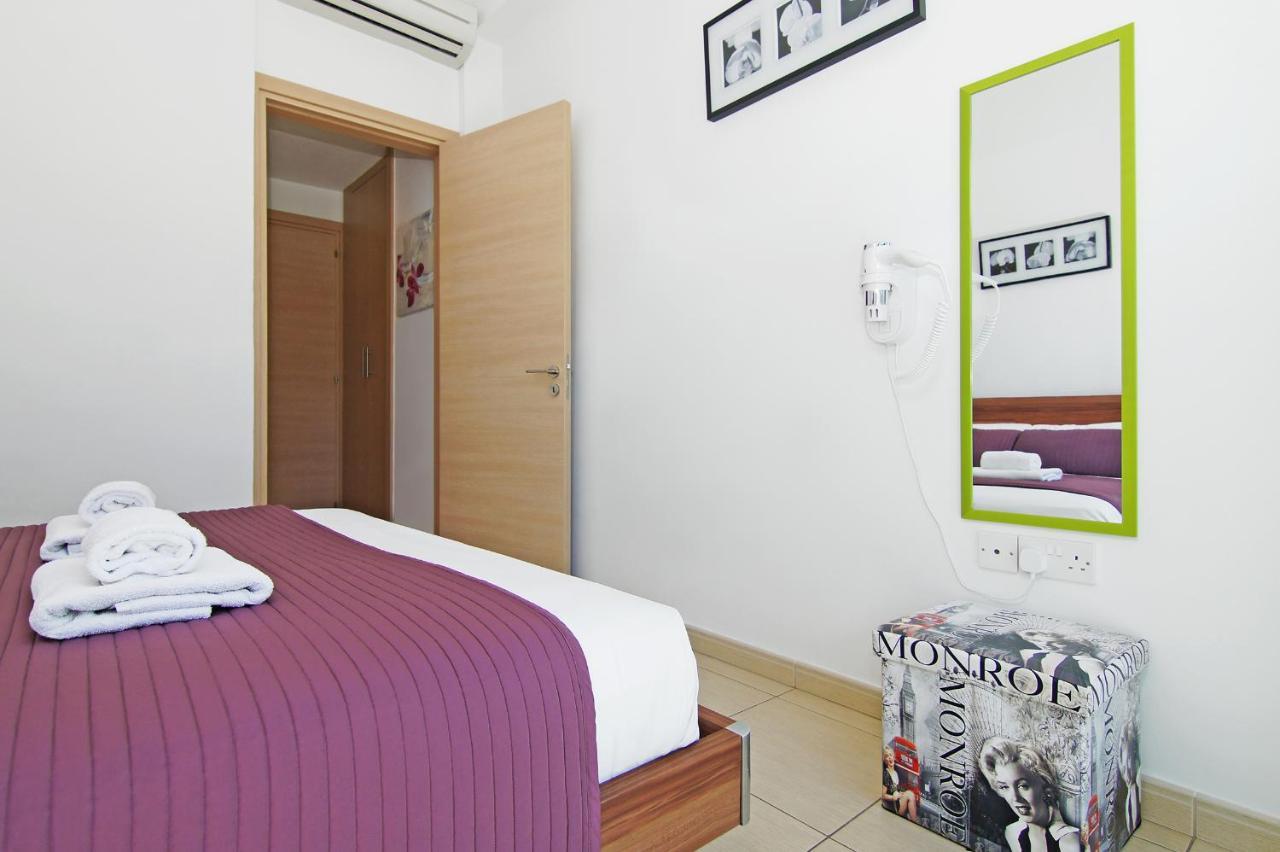 Calypso - Coralli Beachfront Apartment プロタラス エクステリア 写真