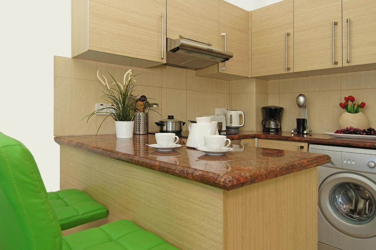 Calypso - Coralli Beachfront Apartment プロタラス エクステリア 写真