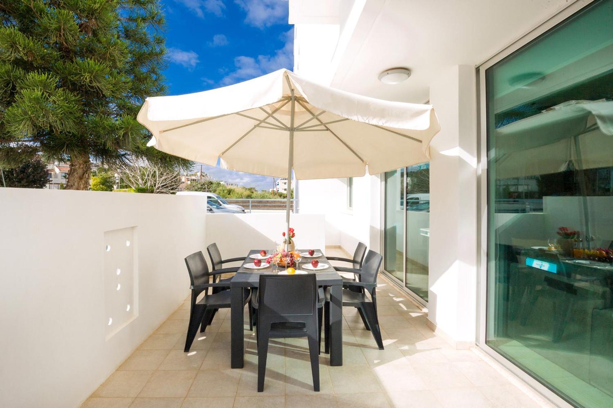 Calypso - Coralli Beachfront Apartment プロタラス エクステリア 写真