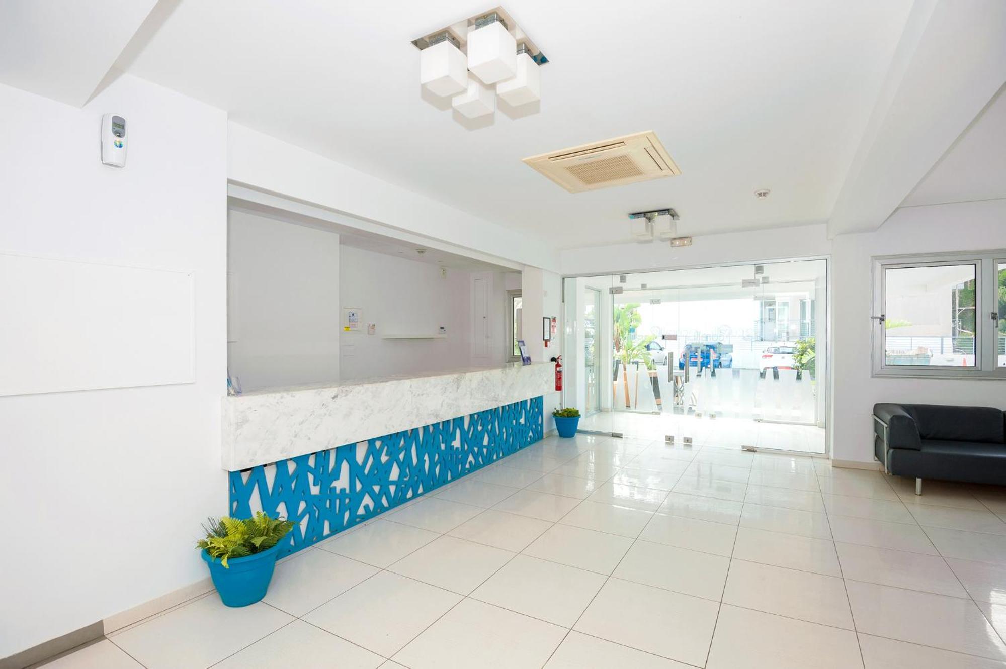Calypso - Coralli Beachfront Apartment プロタラス エクステリア 写真