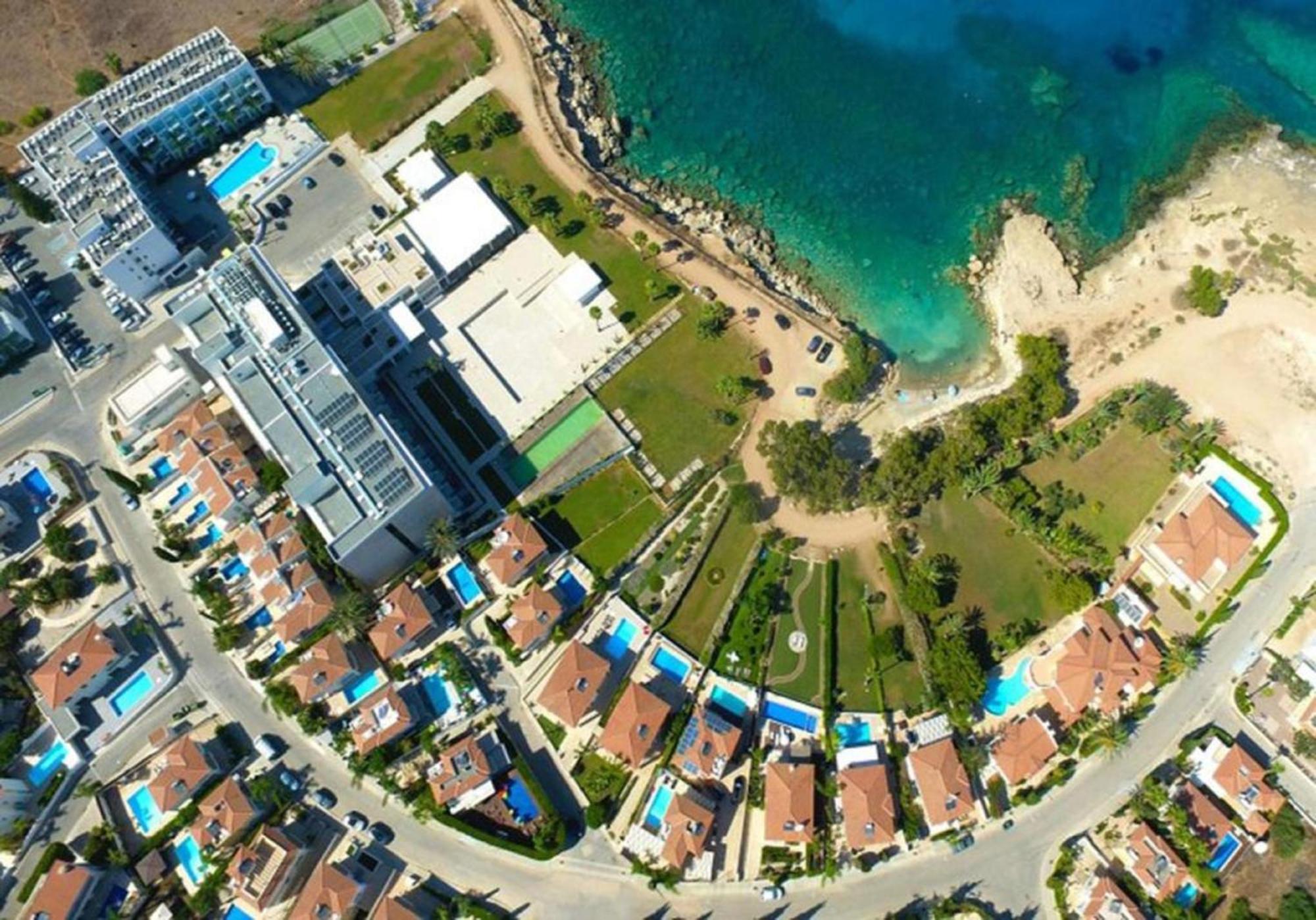 Calypso - Coralli Beachfront Apartment プロタラス エクステリア 写真